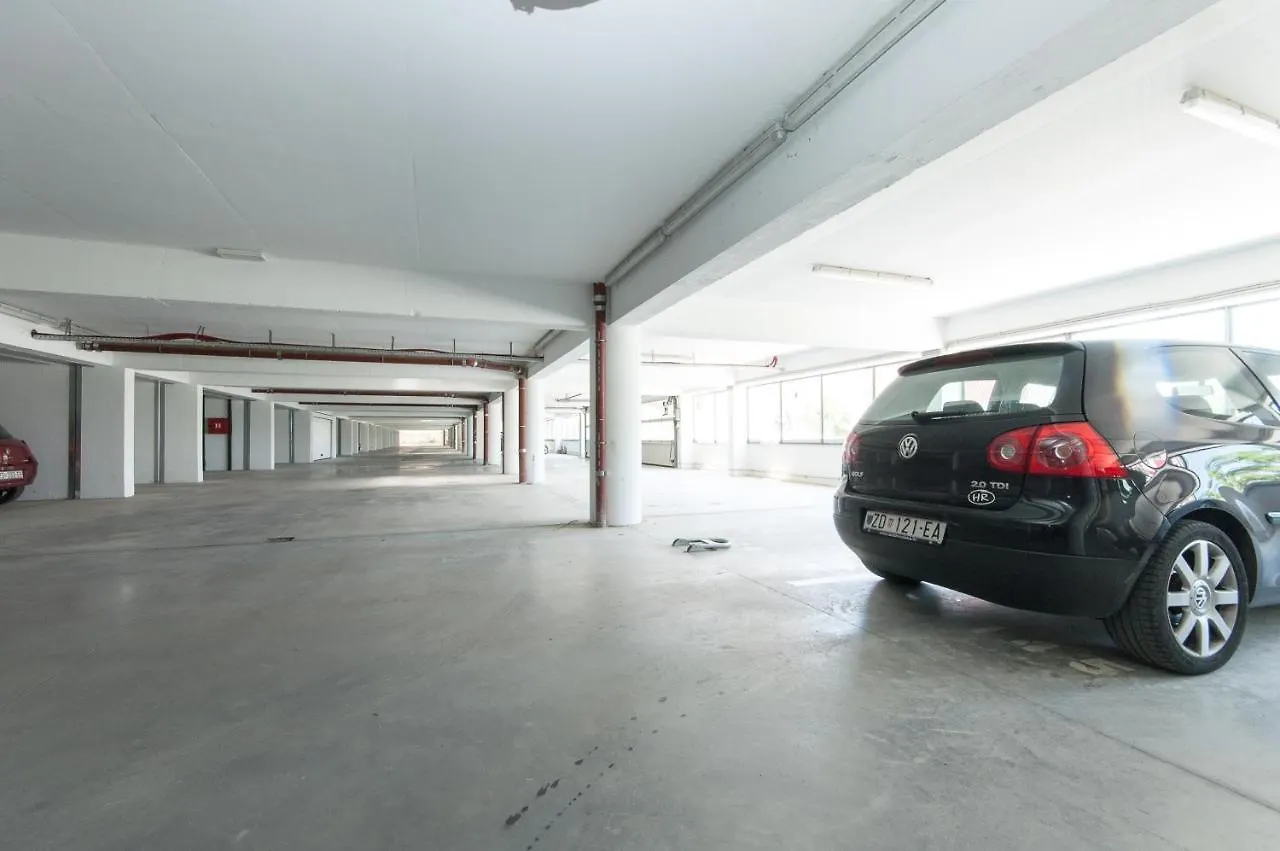 זאדאר Jadran Apartment With Balcony And Parking Garage קרואטיה