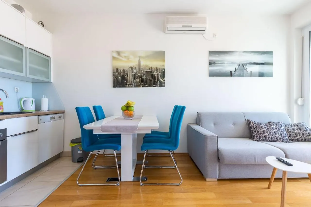זאדאר Jadran Apartment With Balcony And Parking Garage