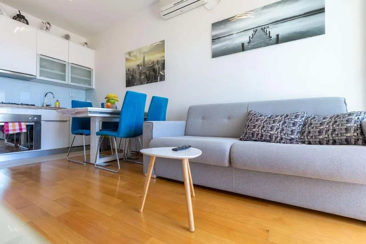 זאדאר Jadran Apartment With Balcony And Parking Garage 0*,  קרואטיה