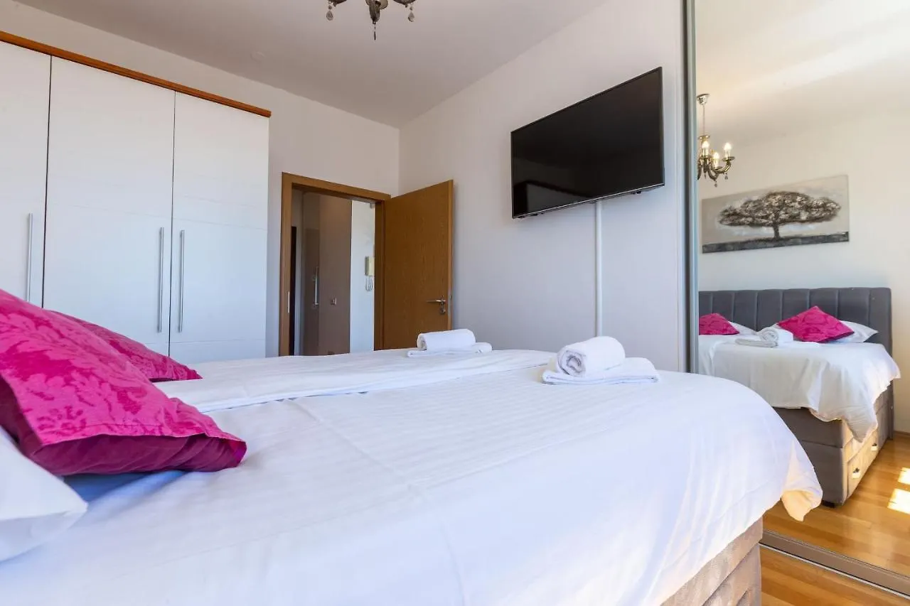 זאדאר Jadran Apartment With Balcony And Parking Garage
